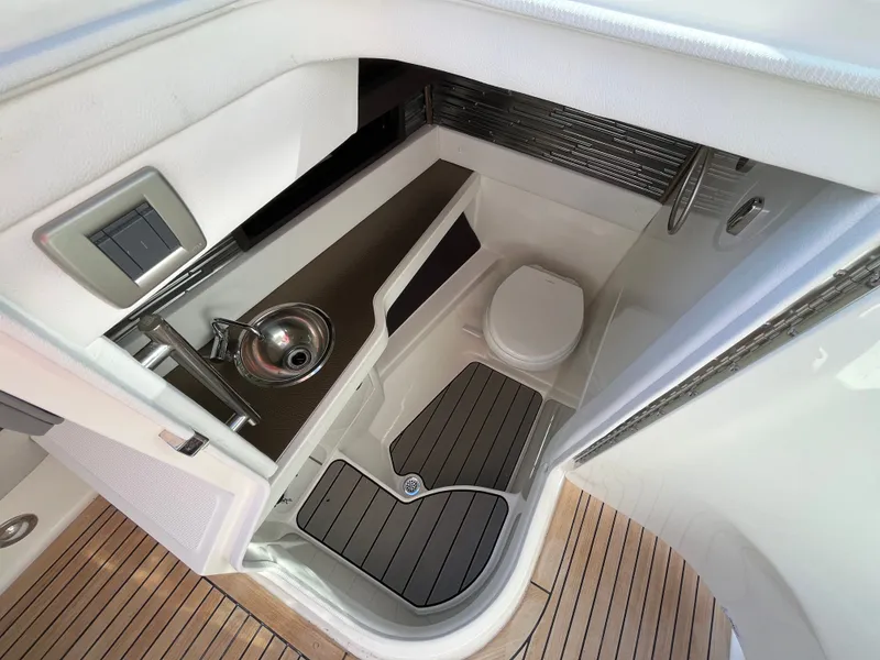 Slide: The Image of Sea Ray SLX 310 Outboard 2026 - 48