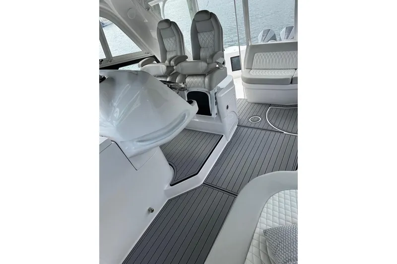 Slide: The Image of 2023 Intrepid 477 - 22