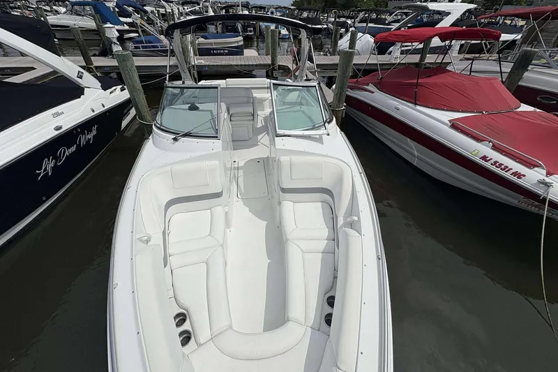 Slide: The Image of 2004 Formula 2800 BR boat docked among other vessels in a marina. - 11