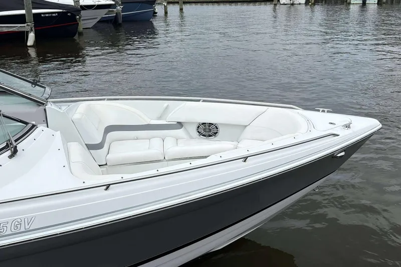 Slide: The Image of 2004 Formula 2800 BR boat with white seating, docked on calm water. - 22