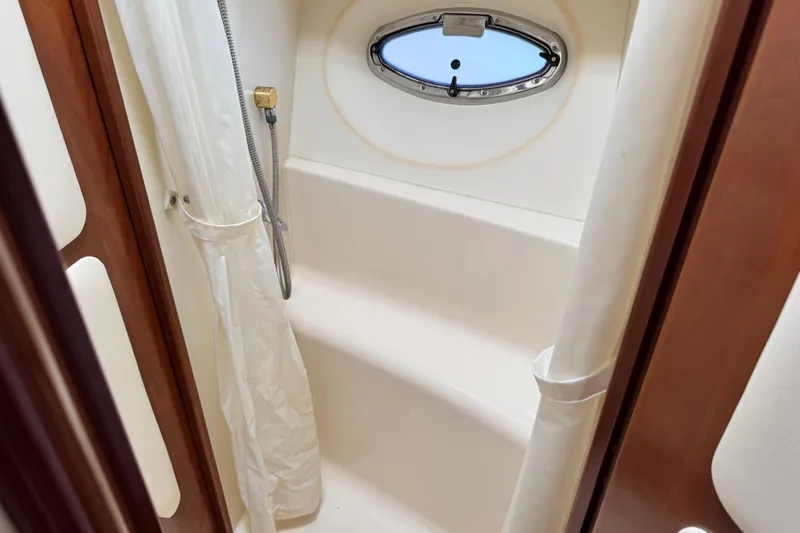 Slide: The Image of Shower in an Ovation 52 yacht, year 2009. - 49