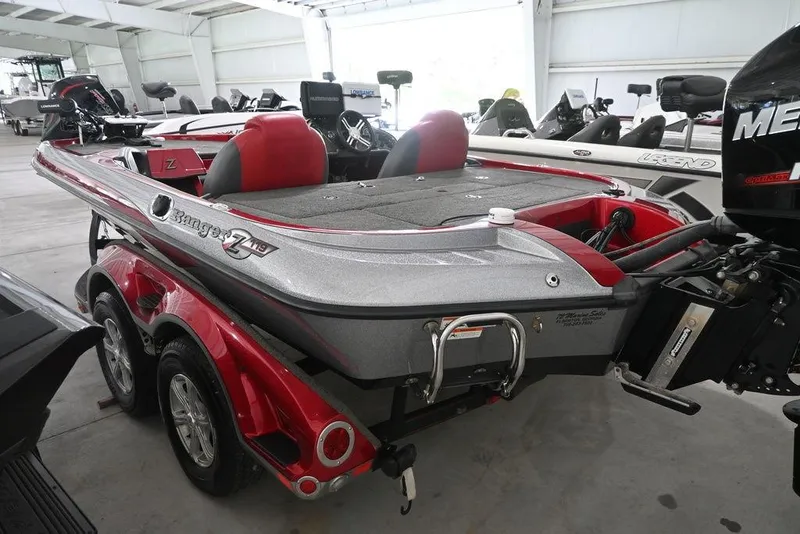 Slide: The Image of 2013 Ranger Z100 Z119 boat with dual seats and trailer in a showroom. - 5