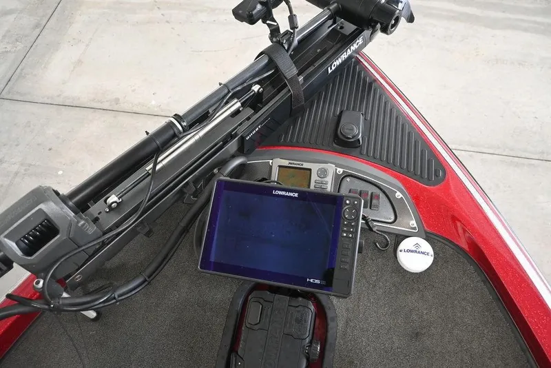 Slide: The Image of 2013 Ranger Z100 Z119 boat dashboard with Lowrance electronics and trolling motor. - 9