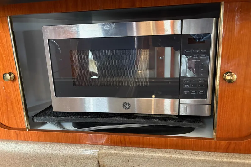Slide: The Image of GE microwave in a 2001 Sea Ray 460 Sundancer yacht's wooden cabinet. - 57