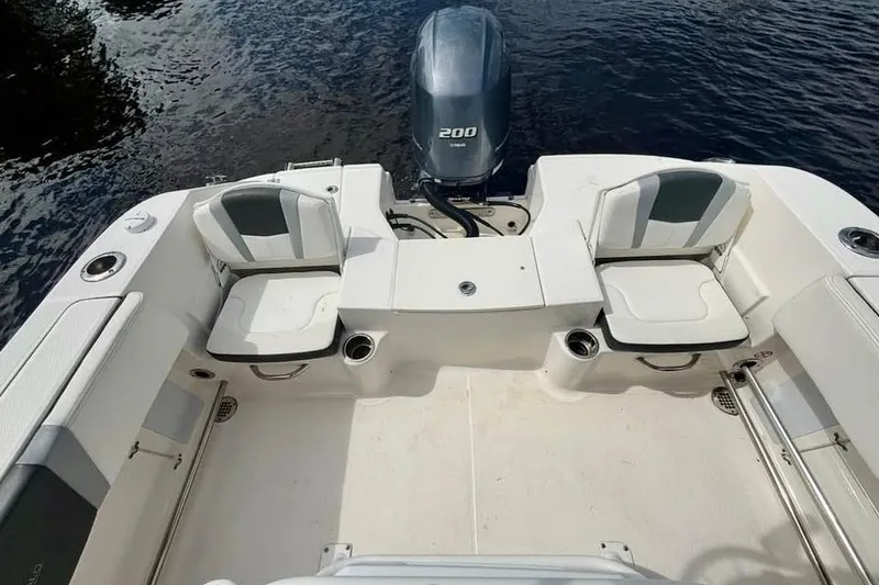 Robalo R200 Center Console 2023 for Sale | MarineSource