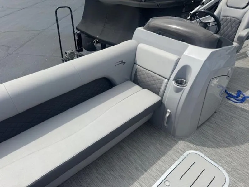 Slide: The Image of 2022 Bennington 25 LSB boat interior with gray seating and steering console. - 13