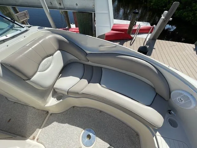 Slide: The Image of Sea Ray 220 Sundeck 2003 - 13