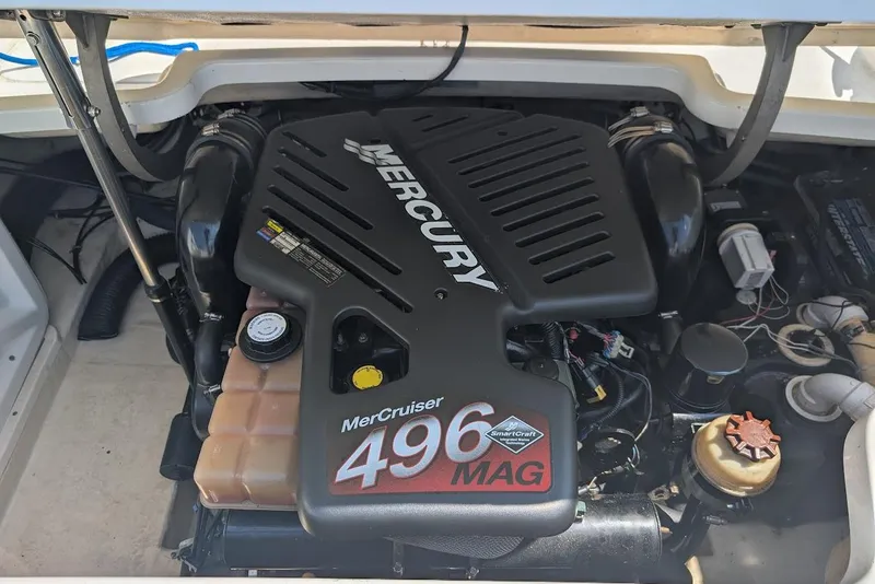 Slide: The Image of Engine compartment of a 2005 Formula 260 Bowrider with MerCruiser 496 MAG engine. - 30