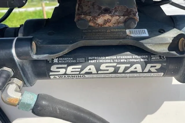 Slide: The Image of Outboard motor steering cylinder on 2007 KenCraft 2260 BAYRIDER, featuring SeaStar Solutions branding. - 17