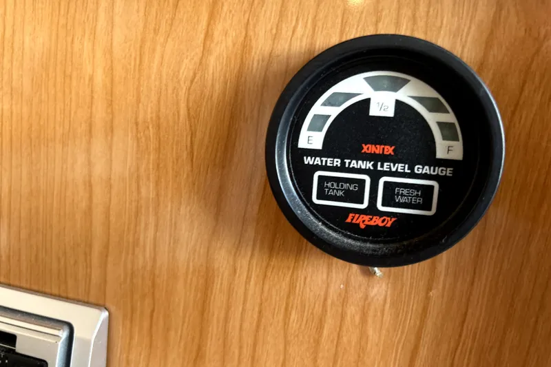 Slide: The Image of Water tank level gauge on 2001 Regal Commodore 2960 boat dashboard. - 37