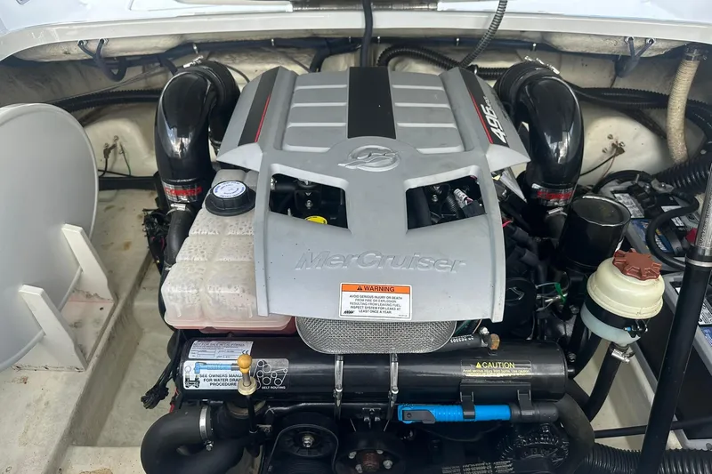 Slide: The Image of 2009 Formula 270 Bowrider engine compartment with MerCruiser 496 engine. - 21