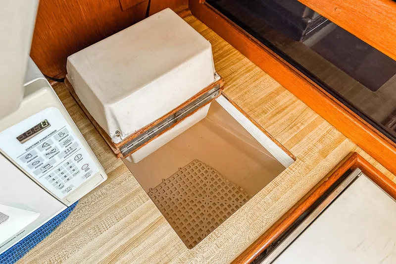 Slide: The Image of Catalina 30 1984 - 67