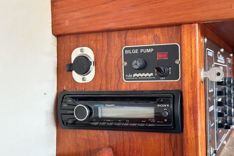 Slide: The Image of Catalina 30 1984 - 72