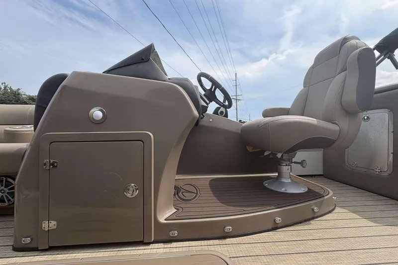 Slide: The Image of 2023 Veranda VTX22RC boat helm with captain's chair and steering wheel. - 10