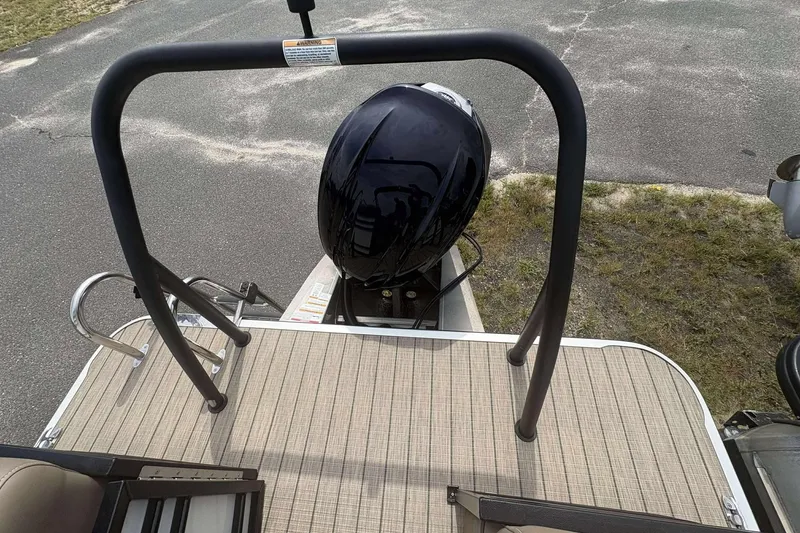 Slide: The Image of 2023 Veranda VTX22RC boat with outboard motor and swim platform. - 8