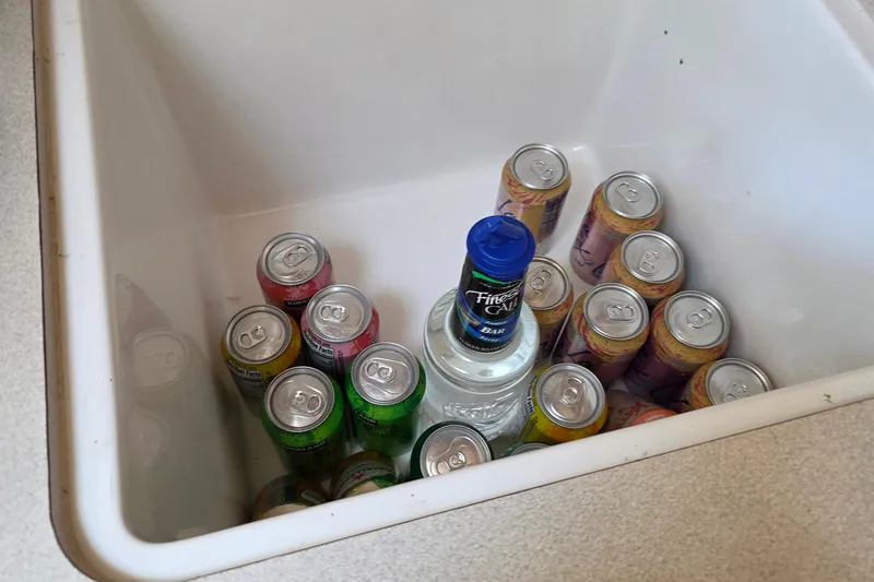 Slide: The Image of Beverage cans and bottle in sink on Jeanneau 49 Performance, 2007 model. - 40