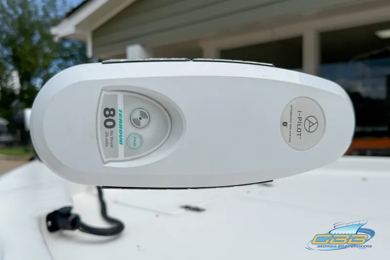 Slide: The Image of Trolling motor with i-Pilot system on 2014 Sea Hunt BX 22 Pro boat. - 13