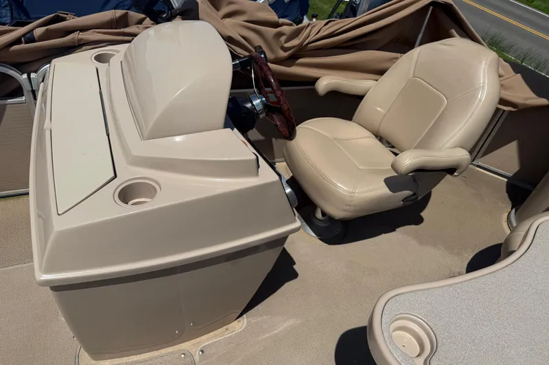 Slide: The Image of 2004 Parti Kraft Admiral 220 RE boat interior with beige captain's chair and console. - 10