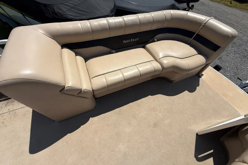 Slide: The Image of Beige seating on 2004 Parti Kraft Admiral 220 RE pontoon boat. - 18