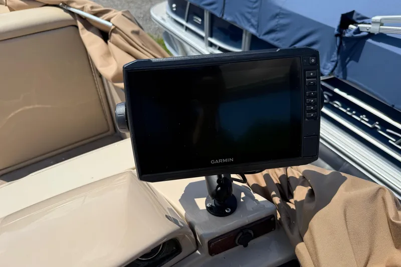 Slide: The Image of Garmin device on 2004 Parti Kraft Admiral 220 RE boat dashboard, surrounded by beige upholstery. - 26