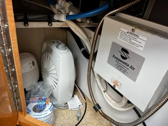 Slide: The Image of 2010 Larson Cabrio 274 interior showing fan, dehumidifier, and Pompanette Air system. - 25