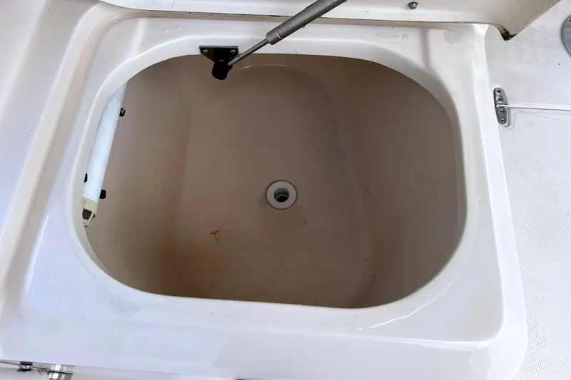 Slide: The Image of Livewell compartment on a 2000 Grady-White Express 265 boat. - 22