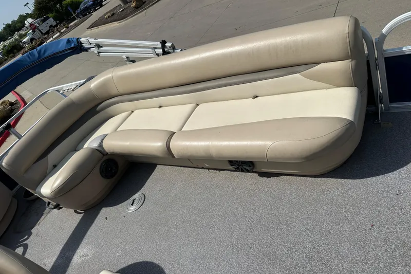 Slide: The Image of 2015 Sun Tracker Fishin' Barge 20 DLX with beige seating on deck. - 6