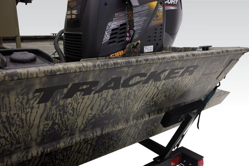 Slide: The Image of 2026 Tracker GRIZZLY® 2072 CC Sportsman boat with camouflage design and Mercury engine. - 14