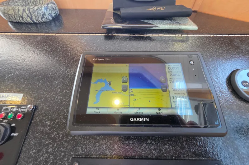 Slide: The Image of Garmin GPSMAP 721 on Sailabration 64, 2015 model, displaying navigation data. - 23