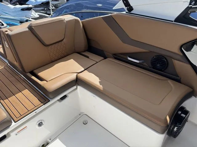 Slide: The Image of Yamaha 252SD 2025 - 17