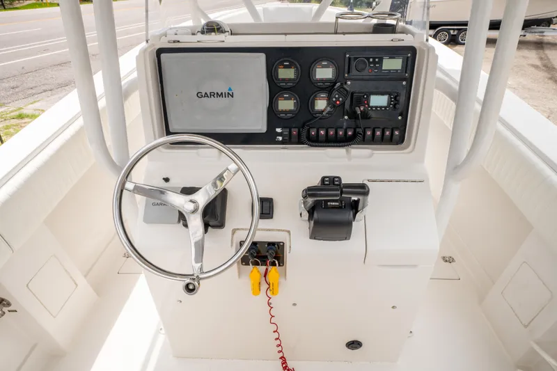 Slide: The Image of 2004 Jupiter 27fs boat console with Garmin navigation and Yamaha controls. - 16