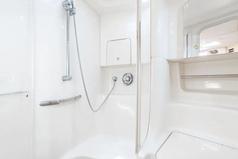 Slide: The Image of Sea Ray 380 Sundancer 2000 - 36