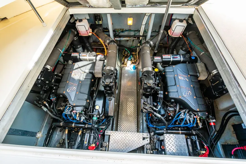 Slide: The Image of Sea Ray 380 Sundancer 2000 - 39