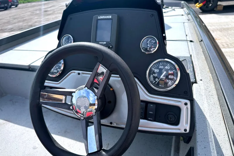Slide: The Image of Steering console of a 2017 Ranger RT188 boat with gauges and Lowrance display. - 9