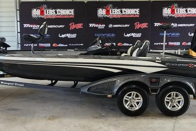 The Image of 2023 Ranger Z520R bass boat on trailer at Anglers Choice event. - 0