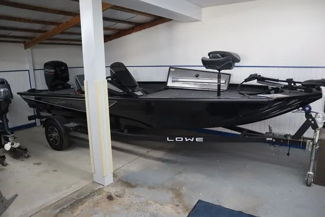 Slide: The Image of Lowe Stinger 175C 2026 - 7