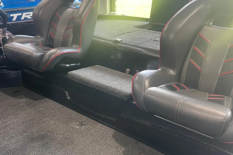 Slide: The Image of 2020 Nitro Z18 boat interior with black and red seats. - 7