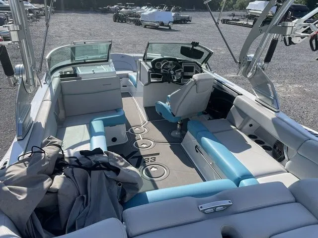 Slide: The Image of MasterCraft XT23 2020 - 4