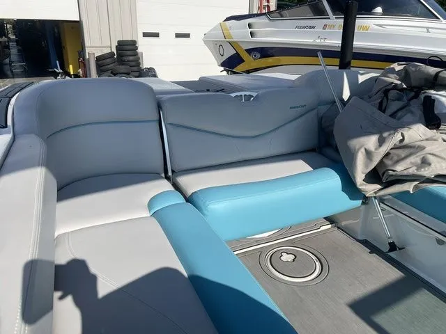 Slide: The Image of MasterCraft XT23 2020 - 5