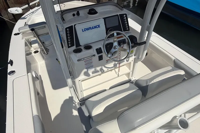 Slide: The Image of 2022 Robalo 226 Cayman boat interior with steering console and seating. - 6