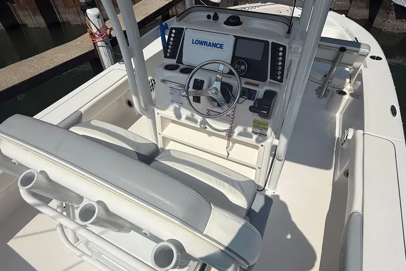Slide: The Image of 2022 Robalo 226 Cayman boat interior with steering console and seating. - 7