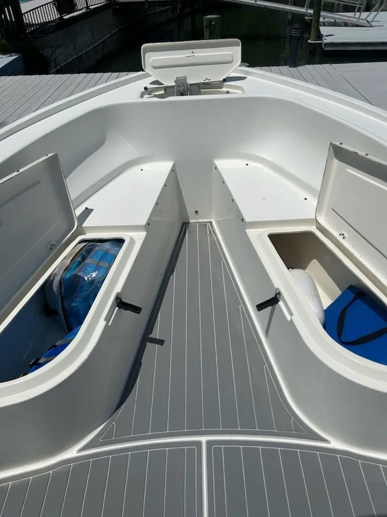 Slide: The Image of Mako 212 Center Console 2008 - 15