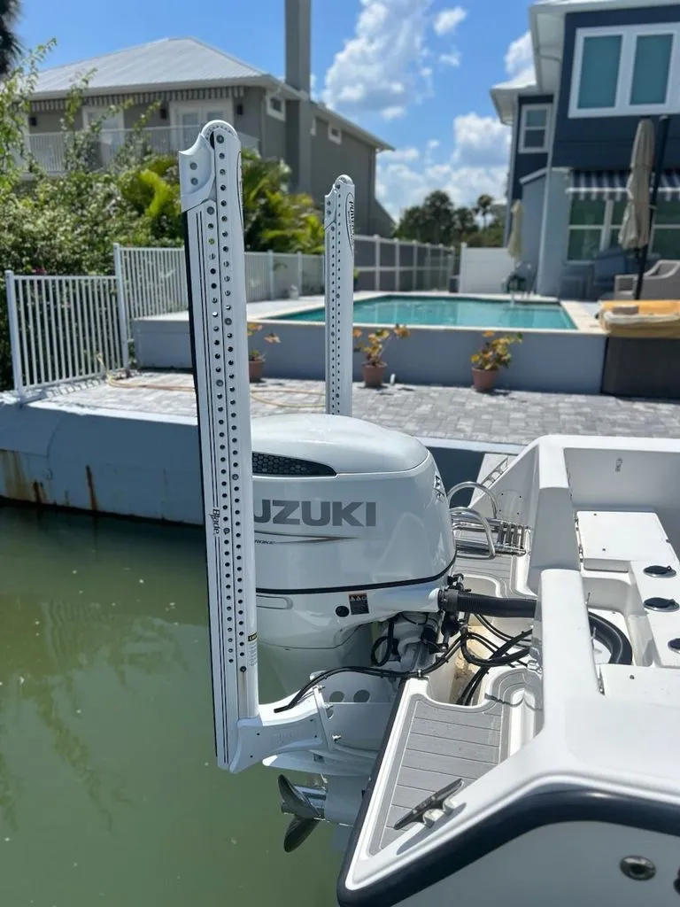 Slide: The Image of Mako 212 Center Console 2008 - 23