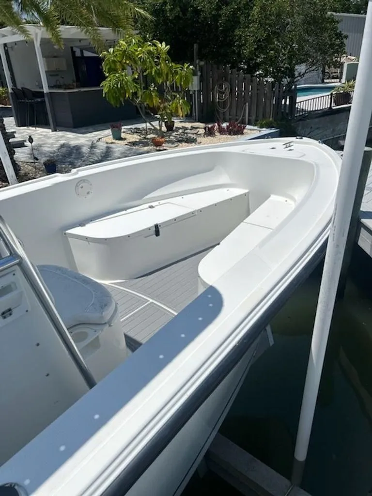 Slide: The Image of Mako 212 Center Console 2008 - 4