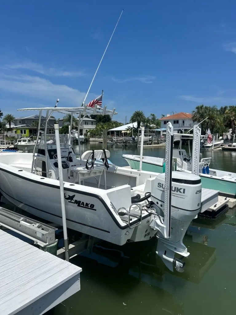 Slide: The Image of Mako 212 Center Console 2008 - 5