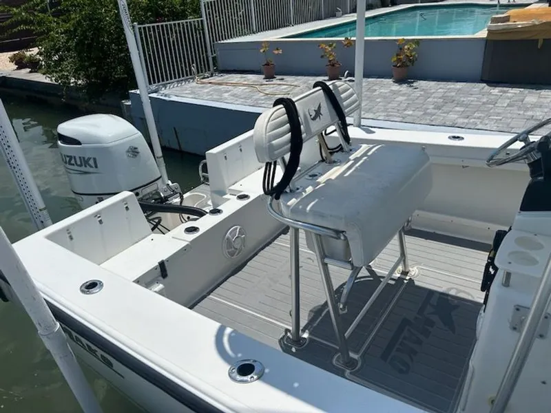 Slide: The Image of Mako 212 Center Console 2008 - 6