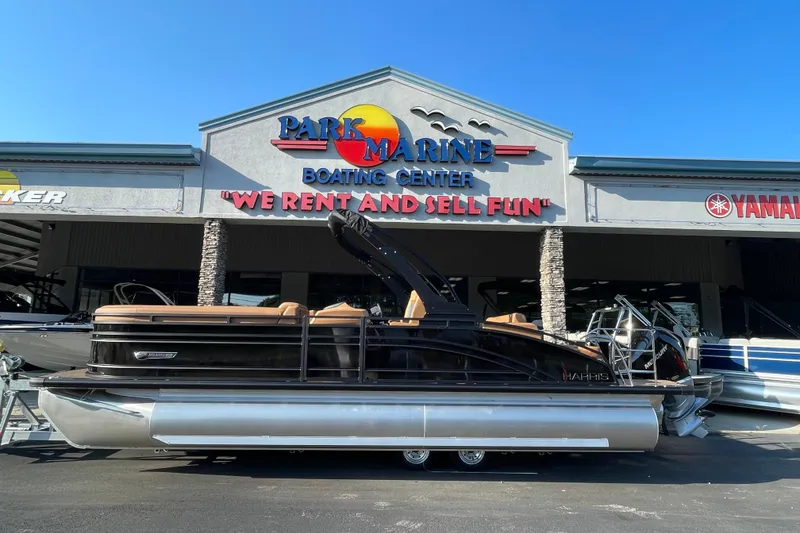 Slide: The Image of 2026 Harris Solstice 250 SLDH pontoon boat at Park Marine Boating Center. - 6