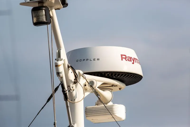 Slide: The Image of Radar equipment on a 1994 Little Harbor Express boat under a clear sky. - 40