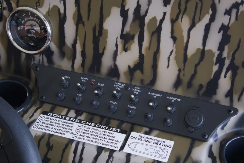 Slide: The Image of Avid 20 CC ROGUE 2026 - 6