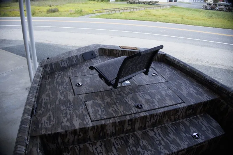 Slide: The Image of Avid 20 CC ROGUE 2026 - 8